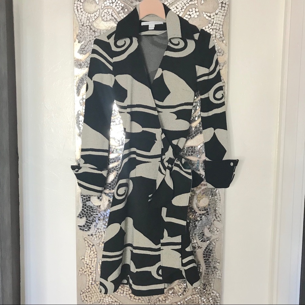 DVF DIANE VON FURSTENBERG WRAP DRESS | Size 0